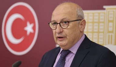 CHP’li Çakırözer: CHP’li 11 büyükşehir belediyesinin kur farkı nedeniyle bütçelerine binen ek maliyet 30 milyar lira