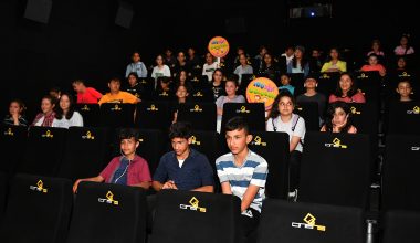 65 ÖĞRENCİ, BÜYÜKŞEHİR’İN SİNEMA ETKİNLİĞİNDE KEYİFLİ BİR GÜN GEÇİRDİ