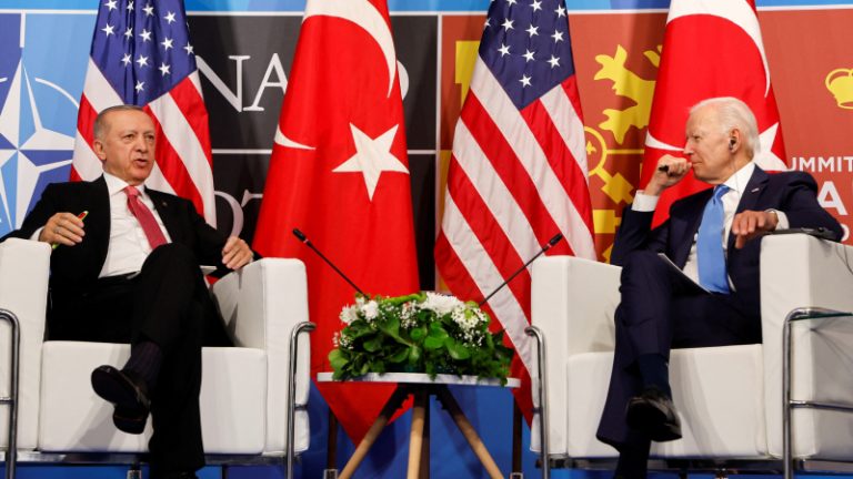 Erdoğan ve Biden, Madrid’de görüştü: Türk kaynaklara göre ABD lideri, “F-16 konusuna el atacağını” söyledi
