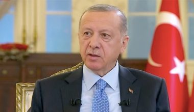 Erdoğan: ‘Ekonomik olarak battık’ diyenler var ya; köprülerden arabalar, TIR’lar geçmeye devam ediyor; herkesin altında arabası da var maşallah