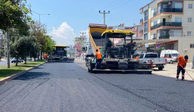 BÜYÜKŞEHİR YOL YAPIM EKİPLERİ KENT GENELİNDEKİ MESAİSİNİ SÜRDÜRÜYOR