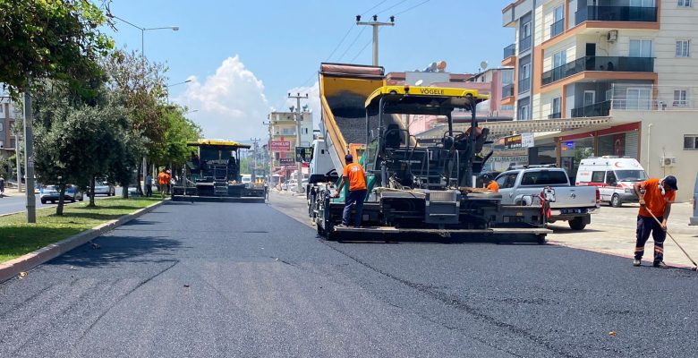 BÜYÜKŞEHİR YOL YAPIM EKİPLERİ KENT GENELİNDEKİ MESAİSİNİ SÜRDÜRÜYOR