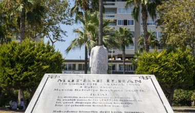 KÜLTÜR PARK’TAKİ MÜFİDE İLHAN HEYKELİNE BİR ÇİRKİN SALDIRI DAHA