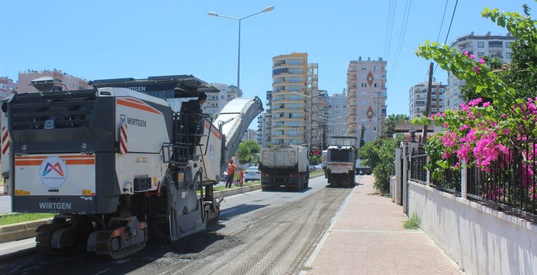 MERSİN BÜYÜKŞEHİR, VİRANŞEHİR MAHALLESİ CENGİZ TOPEL CADDESİ’Nİ YENİ GÖRÜNÜME KAVUŞTURUYOR