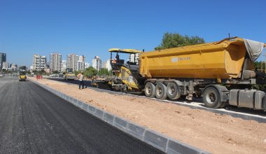 BÜYÜKŞEHİR, KENTİ KONFORLU YOLLARA KAVUŞTURUYOR