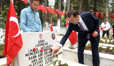 Başkan Abdullah Özyiğit, Mersin Şehitliği’ni ziyaret etti