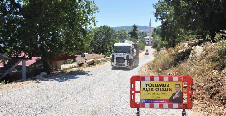 GÖZNE’DE KURBAN BAYRAMI ÖNCESİ YOLLAR ASFALTLANDI