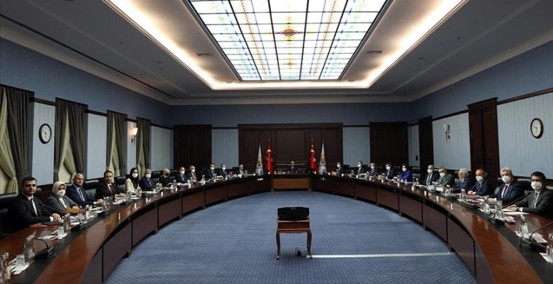 AKP MYK bugün toplanıyor: Vatandaşın talep ve beklentileri raporlar halinde Erdoğan’a sunulacak
