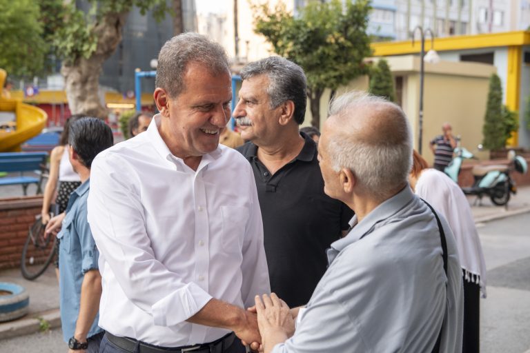 SEÇER, ESNAFLA VE VATANDAŞLARLA BİR ARAYA GELMEYE DEVAM EDİYOR