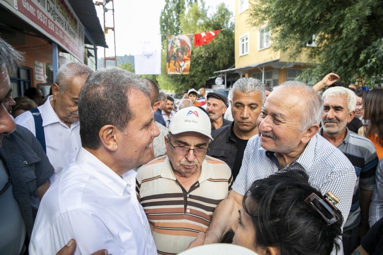 BAŞKAN SEÇER, MUT’UN KIRSAL MAHALLELERİNİ KARIŞ KARIŞ GEZDİ, VATANDAŞLARLA BULUŞTU