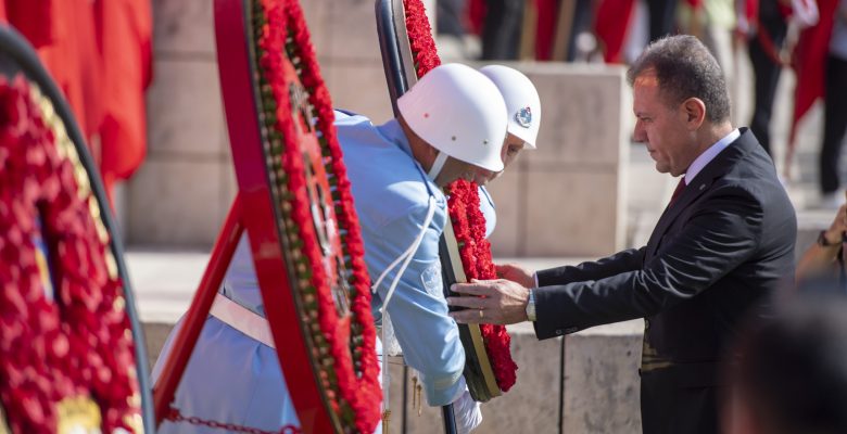 SEÇER: “30 AĞUSTOS, BUGÜNKÜ BAĞIMSIZ VE DEMOKRATİK TÜRKİYE’NİN İLK KİLOMETRE TAŞLARININ DA DÖŞENDİĞİ BİR GÜNDÜR”