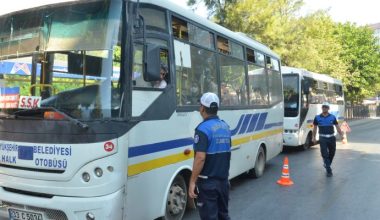 BÜYÜKŞEHİR ZABITASI TOPLU TAŞIMA ARAÇLARINI DENETLİYOR