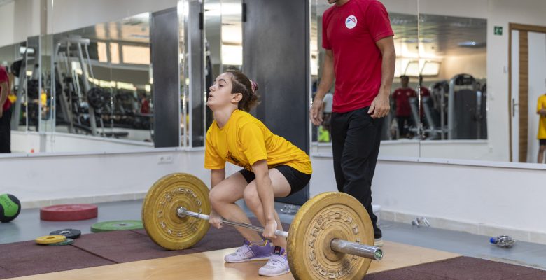 4 KIZ 1 ERKEK HALTER SPORCUSU, KONYA’DAKİ ŞAMPİYONADAN MADALYA İLE DÖNMEYİ HEDEFLİYOR