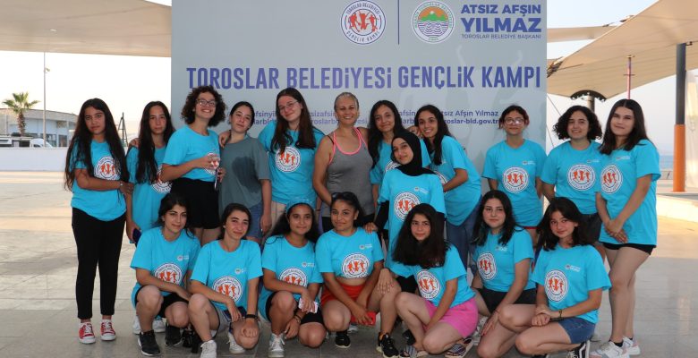 GENÇLER, TOROSLAR BELEDİYESİNİN GENÇLİK KAMPINDA DOYASIYA EĞLENİYOR