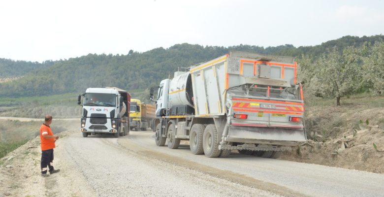 MERSİN BÜYÜKŞEHİR, KIRSAL BÖLGELERDE DE ULAŞIM ALTYAPISINI GÜÇLENDİRİYOR