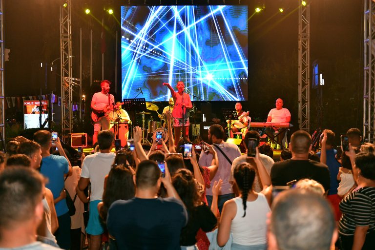 BÜYÜKŞEHİR BELEDİYESİ KENT ORKESTRASI KIZKALESİ’NDE KONSER VERDİ