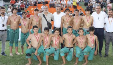 TOROSLAR, ZAFER HAFTASI’NA KARAKUCAK GÜREŞLERİ İLE DAMGA VURDU