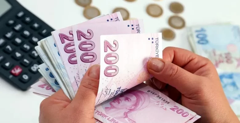Ünlü ekonomist yazdı: Asgari ücrete en az yüzde 80 zam gelecek