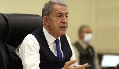 Milli Savunma Bakanı Akar’dan Yunan mevkidaşına: Bu kafayla giderlerse yüzme bilmek işlerine çok yarayacak gibi