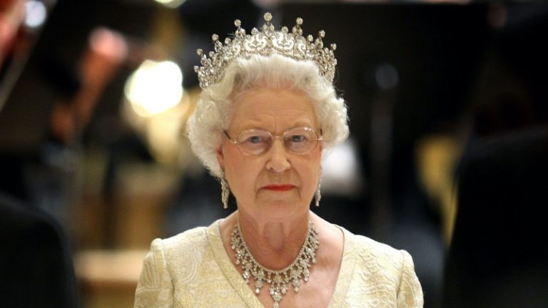 BİR DÖNEM KAPANDI ”Buckingham Sarayı: Kraliçe II. Elizabeth hayatını kaybetti”