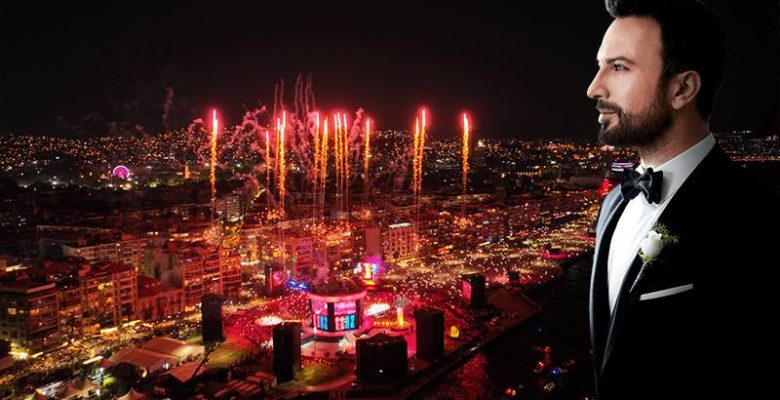 İzmir’in işgalden kurtuluşunun 100. yıl kutlamalarında Tarkan maşeri kalabalığa seslendi: Benim için şeref