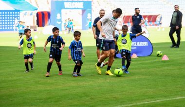 Yenişehir Belediyesi,  Javier Zanetti’yi çocuklarla buluşturdu