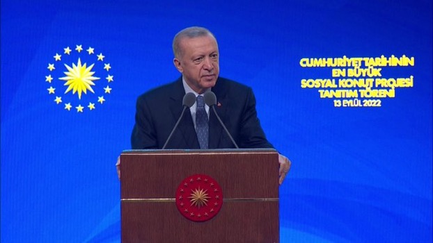 Erdoğan: Toplam 850 bin lira fiyata sahip 3+1 konutların ödemesi 3 bin 187 liradan başlayan taksitlerle 240 ay vade ile yapılacak