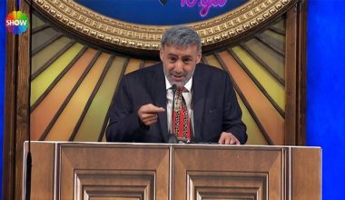 Güldür Güldür’den ‘epistemolojik kopuş’ skeci: “Kim yazdı bunu?” Güldür Güldür’den ‘epistemolojik kopuş’ skeci: “Kim yazdı bunu?”