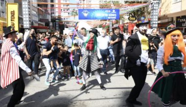 Başkan Abdullah Özyiğit, Mersinlileri festivale davet etti