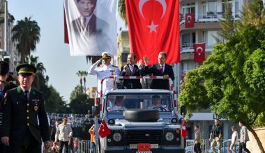 SEÇER: “29 EKİM; EGEMENLİĞİN SARAYDAN ALINIP, MİLLETE VERİLDİĞİ GÜNDÜR”