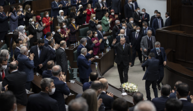 AKP’de liste gerginliği: İl yönetimleri, seçim için gönderilen listelerin değiştirilerek Erdoğan’a sunulduğunu iddia etti