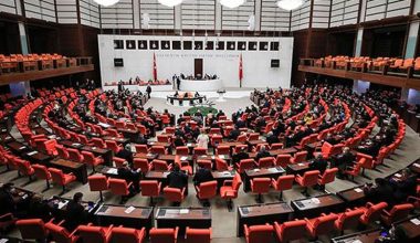 Meclis’in ilk gündem maddeleri: “Sansür yasası” ve “Yüzyıllık af”