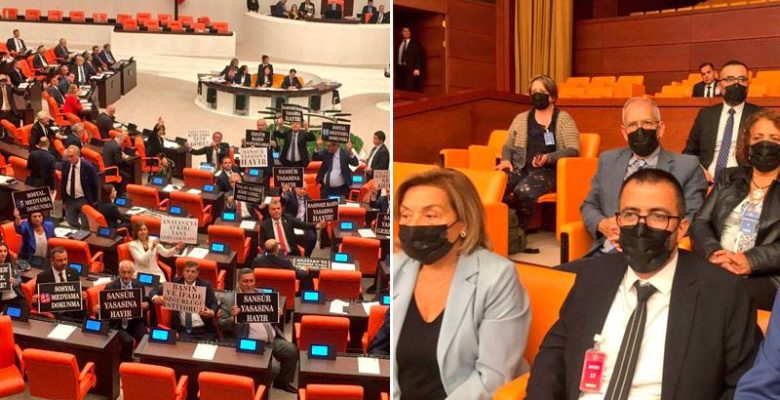 “Sansür yasası” teklifi TBMM’de protesto edildi: CHP’li vekiller pankart açtı, gazeteciler siyah maske taktı