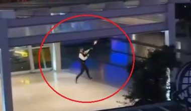 AVM’de silahlı çatışma