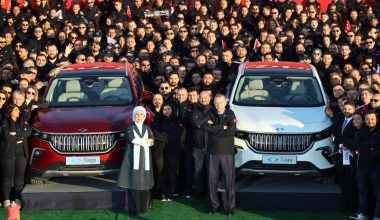 Erdoğan, direksiyonuna geçti, yerli otomobil banttan indi; bakanların ve siyasilerin de paylaştığı Togg ve açılış töreninden fotoğraflar