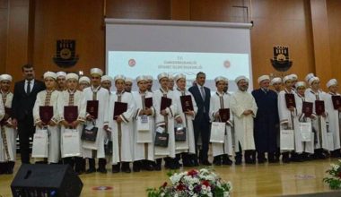 Diyanet ‘kurumla bağı kalmadı’ demişti; Atatürk’e atfen “zalim ve kâfir” diyen Mustafa Demirkan’la Ali Erbaş yeniden aynı karede
