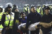 Endonezya’daki maç sonrası izdiham faciasında hayatını kaybedenlerin sayısı 129’a yükseldi