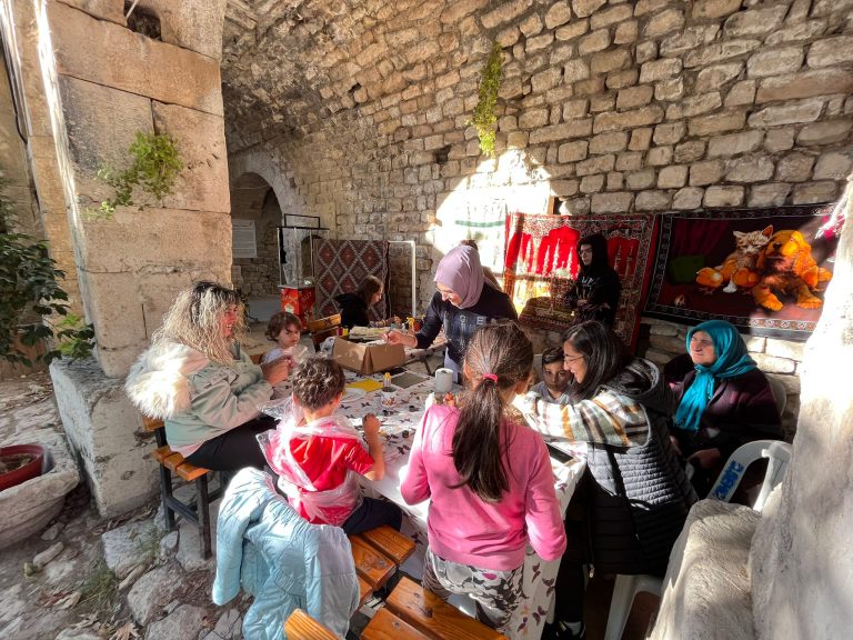 TARİHİ TAŞHAN, FOTOĞRAFLARLA GÜLÜMSEDİ