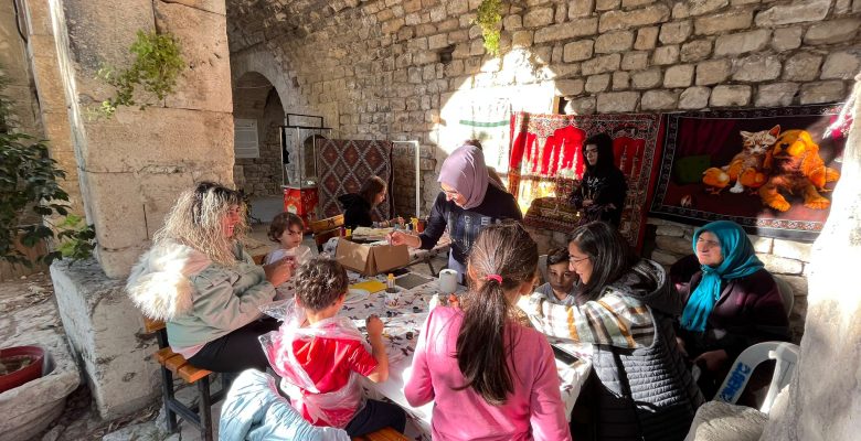 TARİHİ TAŞHAN, FOTOĞRAFLARLA GÜLÜMSEDİ