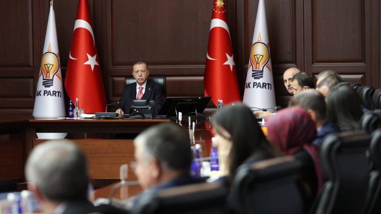 Erdoğan’dan AKP’ye talimat: Muhalefetle daha fazla bir araya gelin, eleştiri ve önerilerini dinleyin