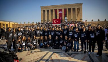 ATA’NIN HUZURUNA İLK KEZ ÇIKMANIN HEYECANINI YAŞADILAR