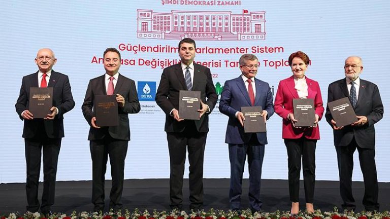 Altılı masadan tam mutabakatla 84 madde: Anadilde eğitim, vatandaşlık tanımı gibi maddelere girilmedi, güçlendirilmiş parlamenter sistem anlatıldı