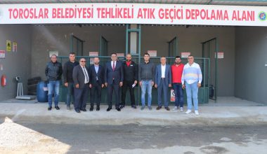 SIFIR ATIK ŞEHRİ TOROSLAR’DA, TEHLİKELİ ATIKLAR GEÇİCİ DEPOLAMA ALANI’NDA AYRIŞTIRILIYOR