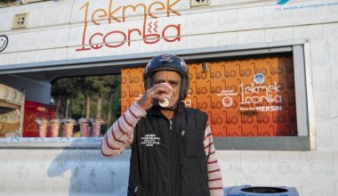 BÜYÜKŞEHİR’İN ‘1 EKMEK 1 ÇORBA’ HİZMETİ 7’DEN 77’YE HERKESE ULAŞIYOR