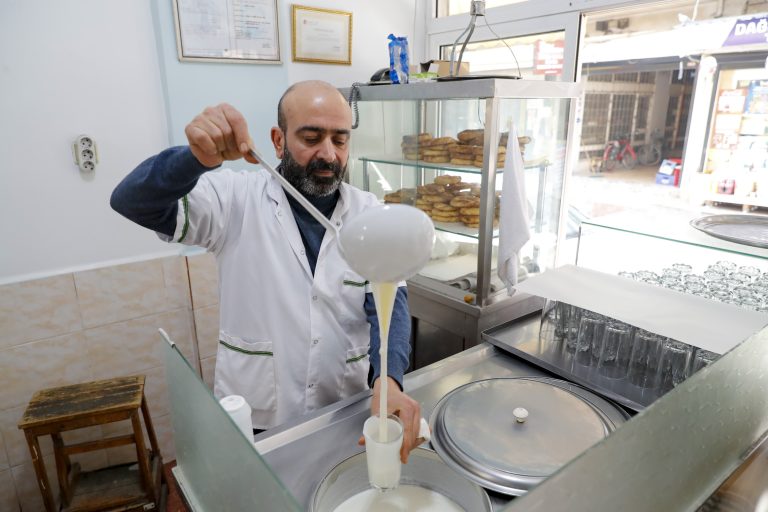 BÜYÜKŞEHİR’İN ETKİNLİKLERİYLE SOSYAL HAYAT CANLANIYOR, ESNAF KAZANIYOR