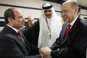 Yeni Akit ‘yıkıldı’: Erdoğan’ın Sisi ile el sıkışmasını yandaş medya nasıl gördü?