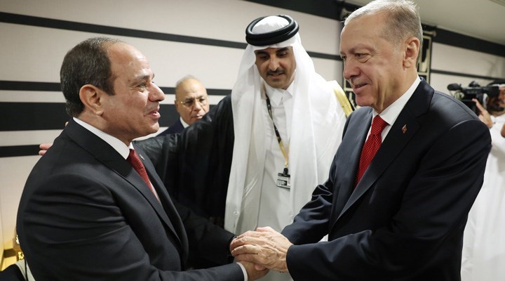 Yeni Akit ‘yıkıldı’: Erdoğan’ın Sisi ile el sıkışmasını yandaş medya nasıl gördü?