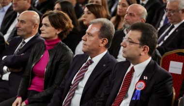 BAŞKAN SEÇER, SARAÇHANE’DEKİ BÜYÜK DEMOKRASİ VE ADALET BULUŞMASINA KATILDI