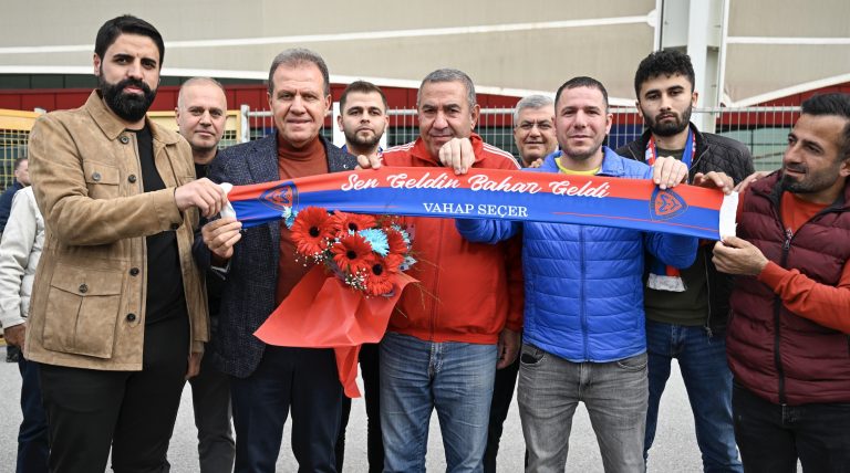 BAŞKAN VAHAP SEÇER, ŞEHRİN TAKIMINA TRİBÜNDEN DESTEK VERDİ