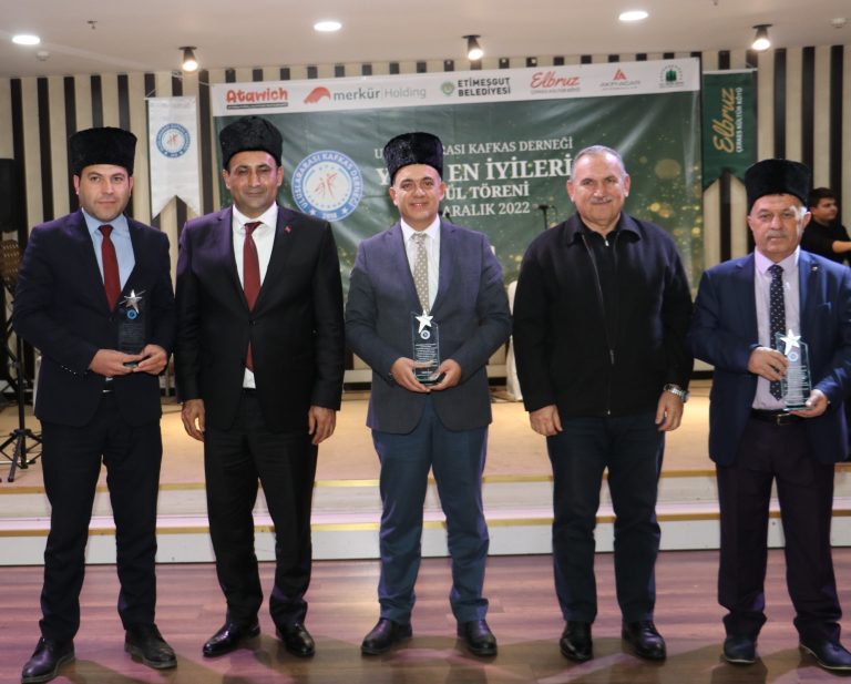 ÇERKESLERDEN BAŞKAN YILMAZ’A, “YILIN EN BAŞARILI BELEDİYE BAŞKANI” ÖDÜLÜ